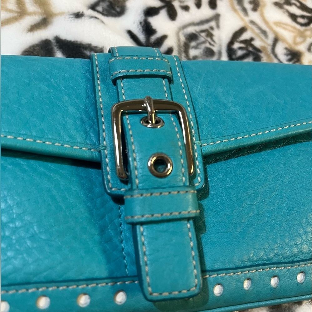 🚨FINAL PRICE🚨 Coach Women’s Leather Buckle Flap Wristlet, Blue - Picture 2 of 16